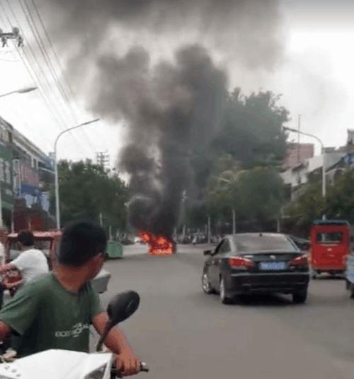 镇平西关吃瓜事件视频曝光,视频曝光引发社会关注