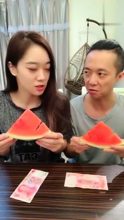 吃瓜被抓搞笑视频,搞笑视频引发网友热议